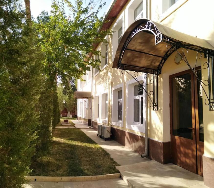 Admiral Hotel Termez Exterior photo